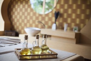 Os óleos essenciais que uso têm óleo de amêndoa doce, hortelã e óleos de folhas de hortelã-pimenta