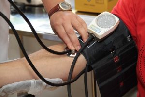 High blood pressure? Check the blood pressure chart. Compare your blood pressure and heart rates. See the natural ways to lower your blood pressure and answer your question of how to lower blood pressure.